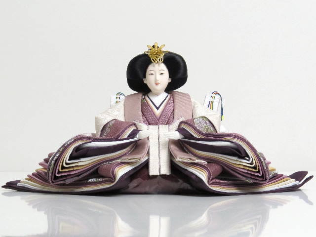 上品な紫のグラデーションと桜の刺繍が特徴の雛人形溜塗り紅白梅親王飾り