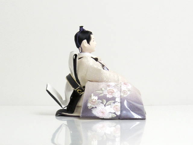 上品な紫のグラデーションと桜の刺繍が特徴の雛人形溜塗り紅白梅親王飾り