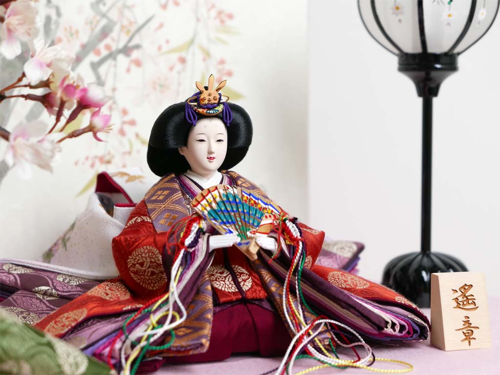 古典的な文様、丸の鶴を衣装に織り込んだ雛人形大桜収納飾り