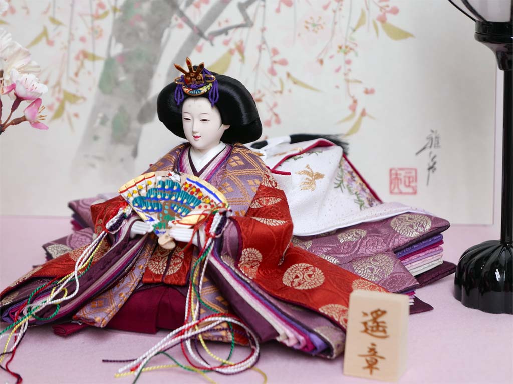 古典的な文様、丸の鶴を衣装に織り込んだ雛人形大桜収納飾り