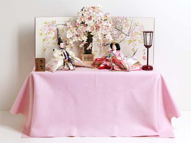 満開の桜を表現した衣装の雛人形の手描き桜屏風大桜収納飾り