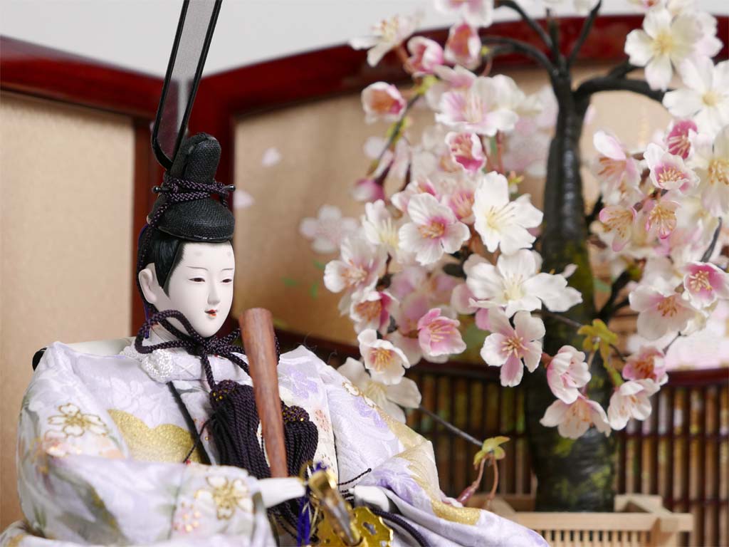 淡く清楚な色あいの衣装の雛人形古都桜親王収納飾り