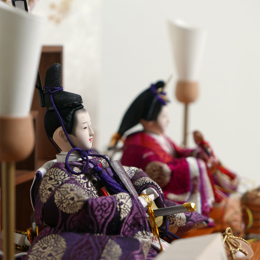 望月龍翠作 エンジ紫雲立涌鶴紋正絹衣装雛人形金彩枝桜収納飾り