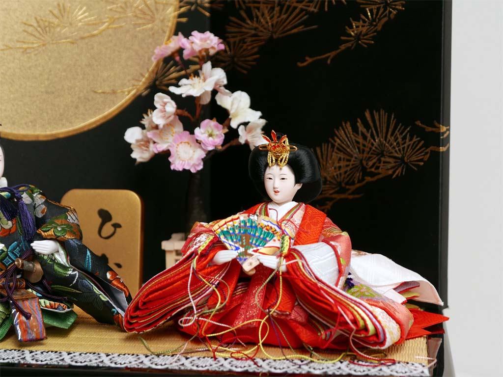 縁起の良い松竹梅衣装雛の雛人形黒地に月と松収納飾り