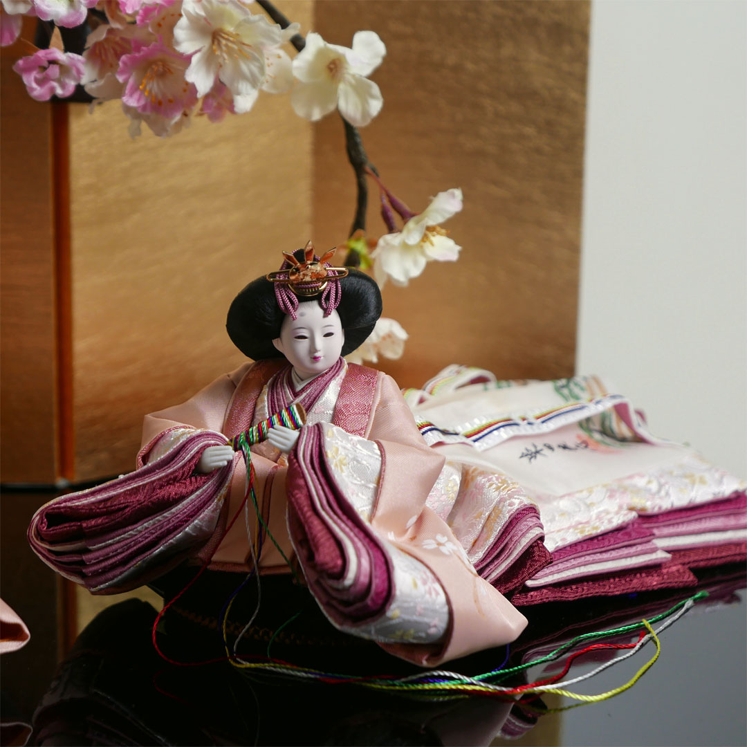 柴田家千代作 手描き桜ピンク衣装雛人形雲桜金屏風収納飾り