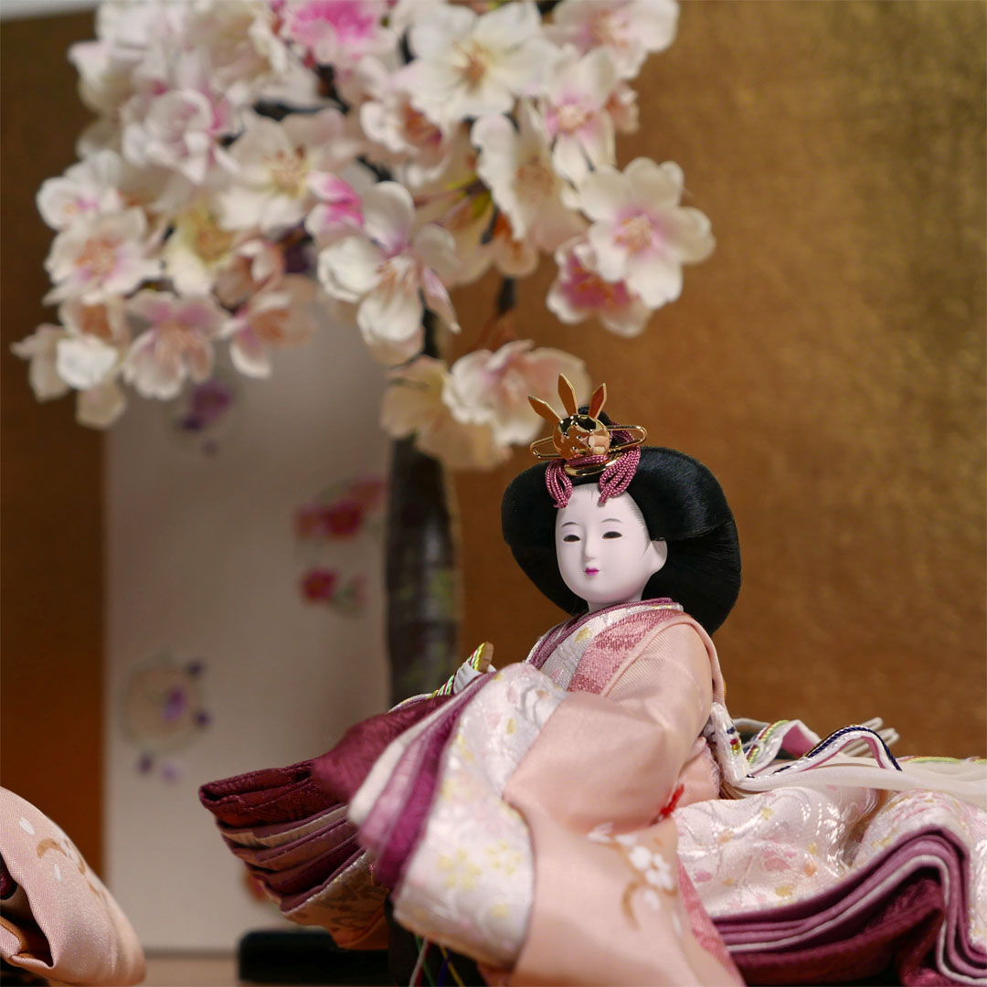 柴田家千代作 手描き桜ピンク衣装雛人形木目刺繍金屏風桜収納飾り