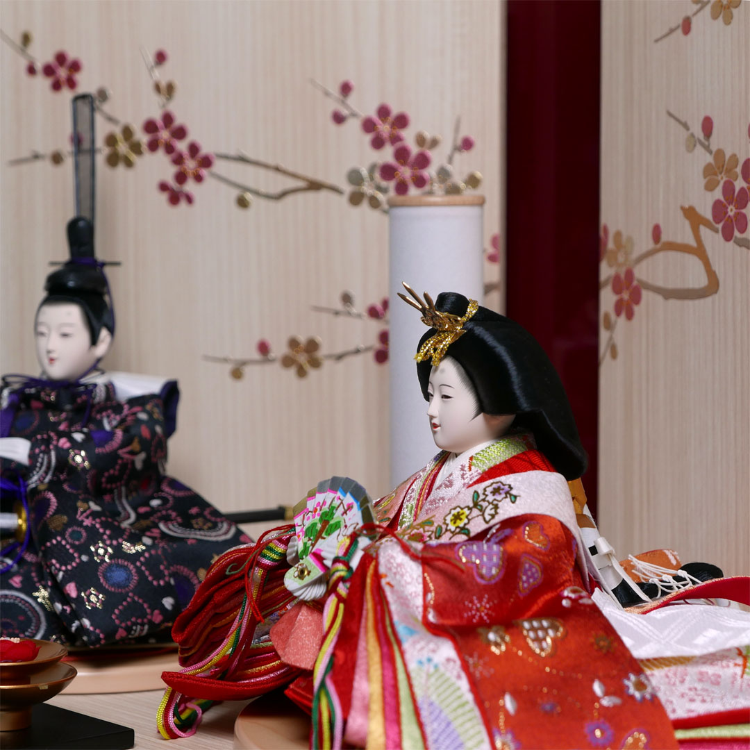 朱と黒のハート柄衣装の雛人形梅柄三曲衝立収納飾り