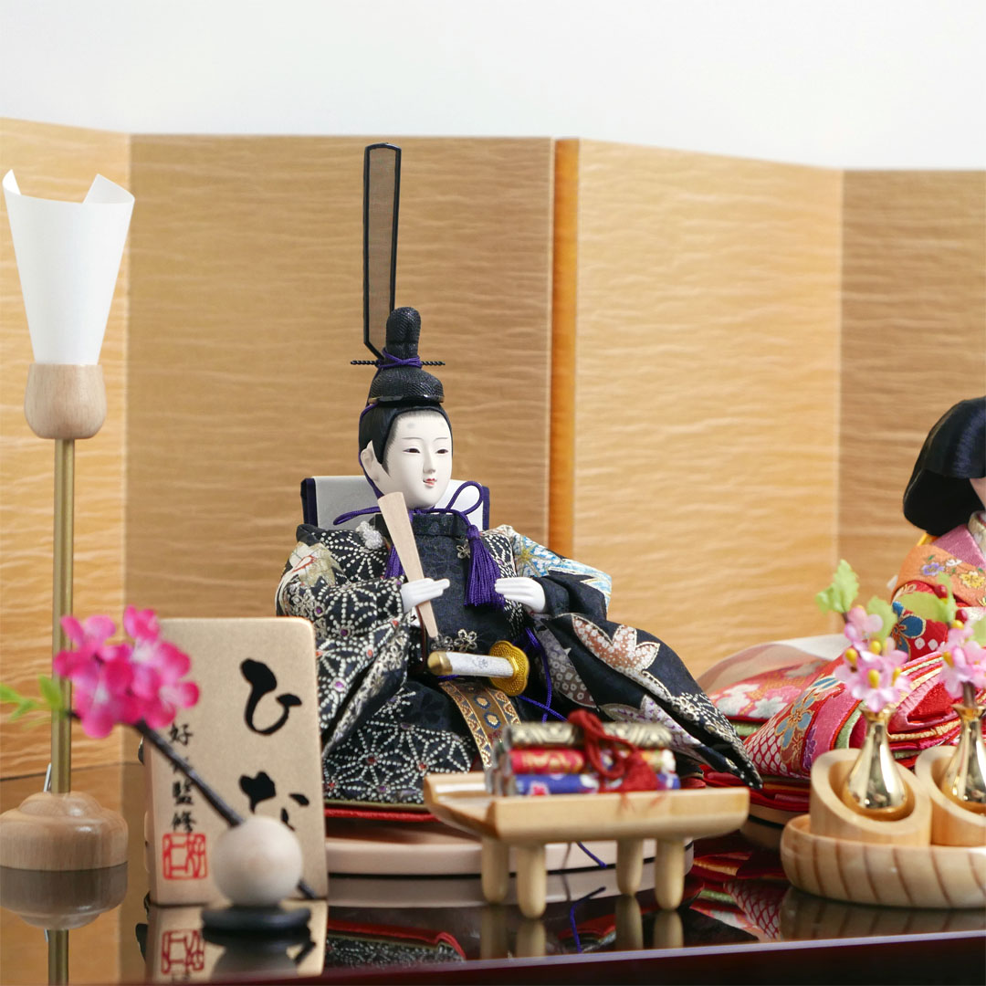 赤のお姫様と黒のお殿様の雛人形絹金包み屏風巻物収納飾り