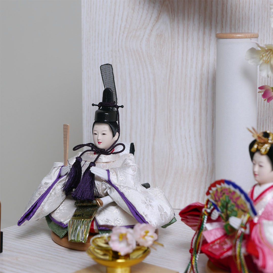淡いピンク衣装の極小雛人形白木目収納飾り