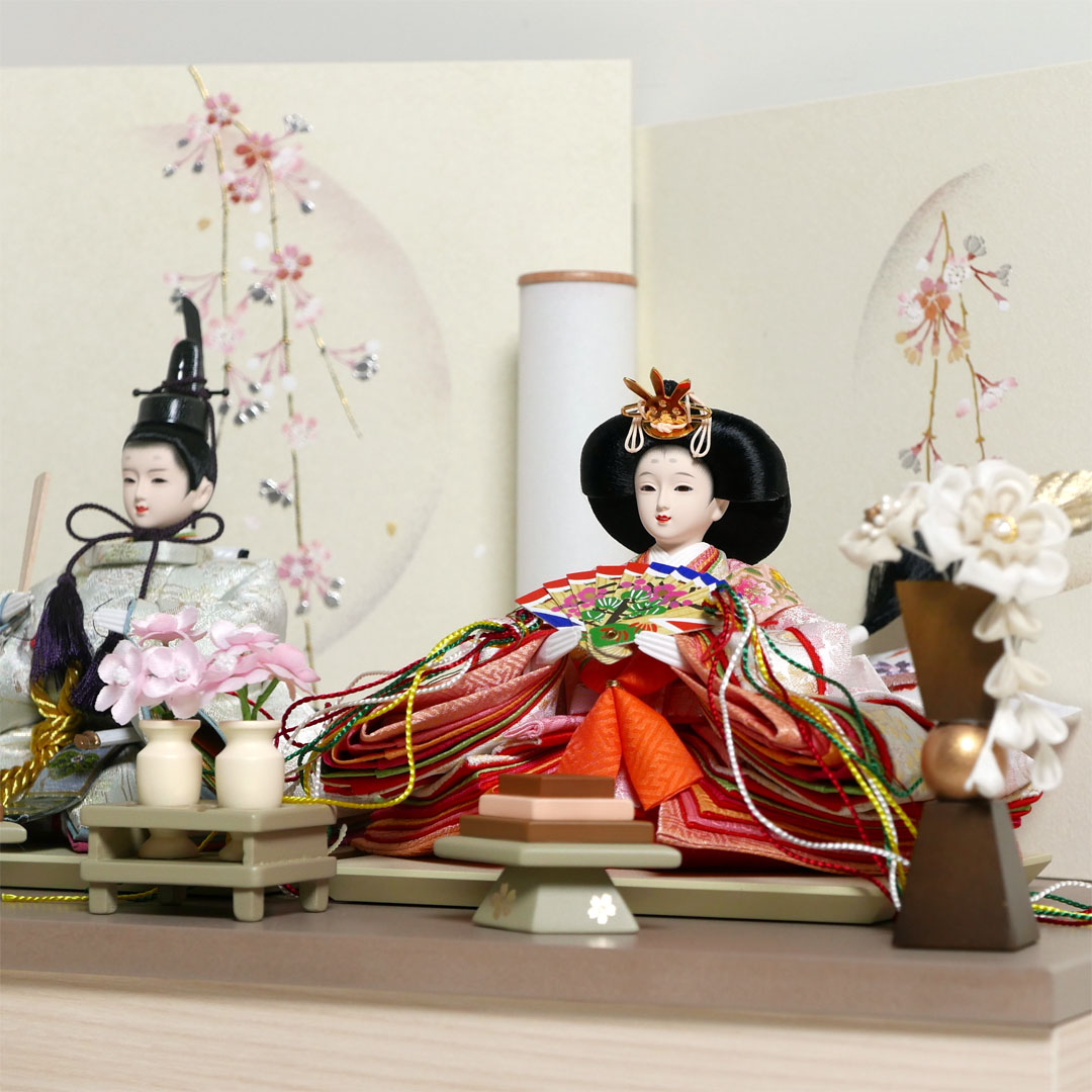 薄ピンクと薄緑の流水桜衣装雛人形月に桜段違い屏風収納飾り