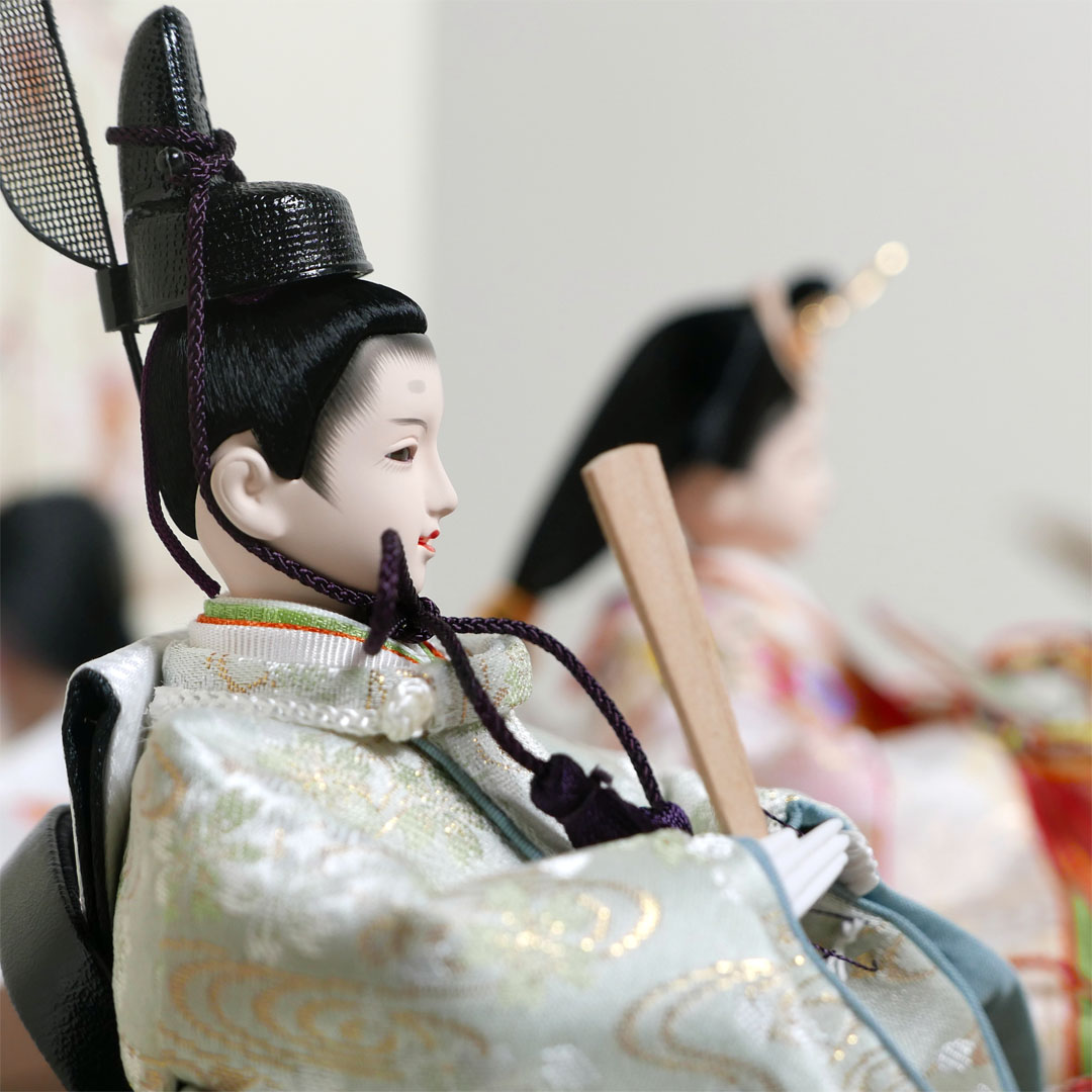 薄ピンクと薄緑の流水桜衣装雛人形月に桜段違い屏風収納飾り