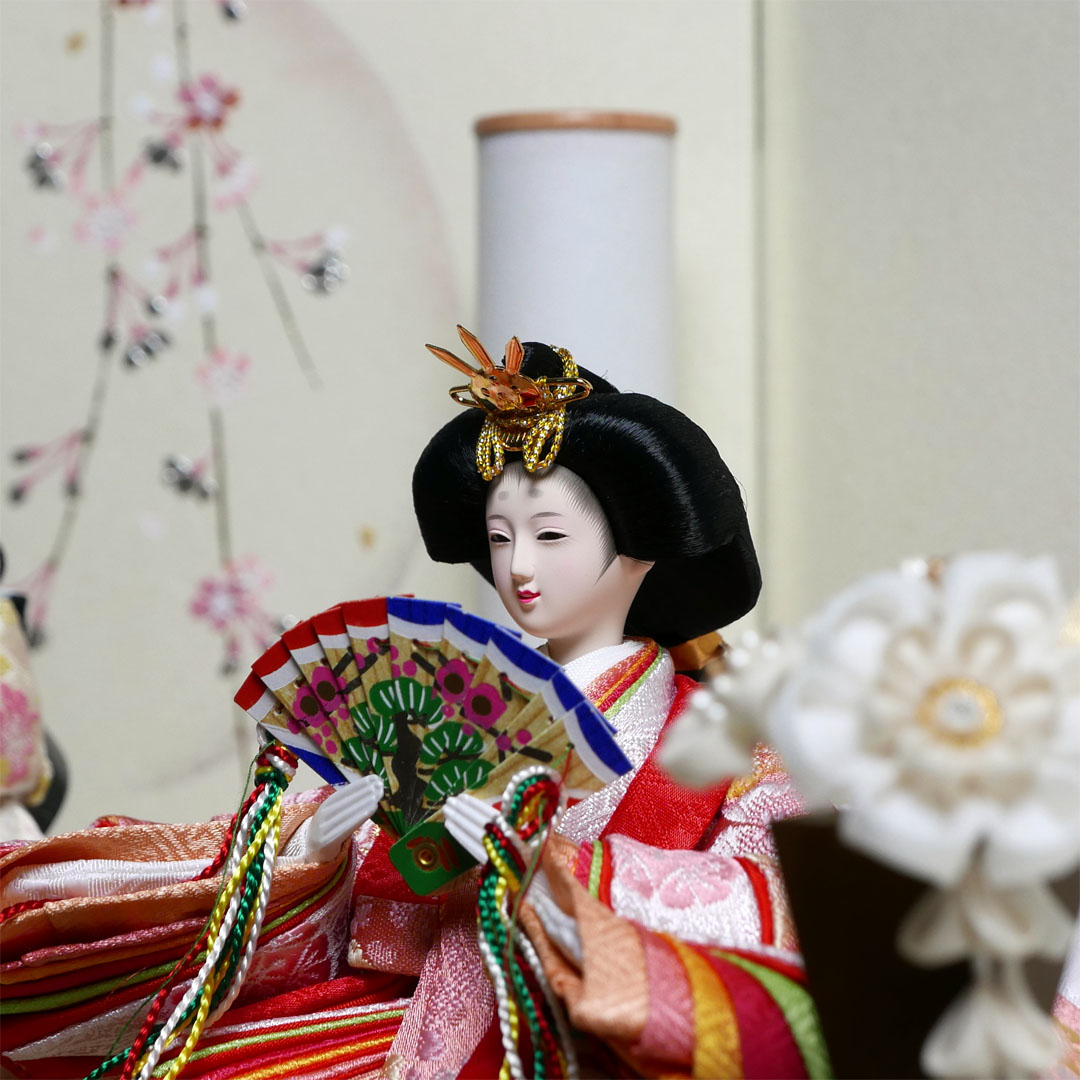 オレンジと黄色の桜柄衣装の雛人形月に桜段違い屏風収納飾り