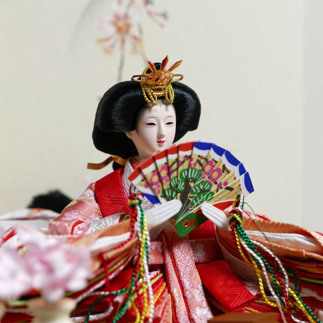 オレンジと黄色の桜柄衣装の雛人形月に桜段違い屏風収納飾り