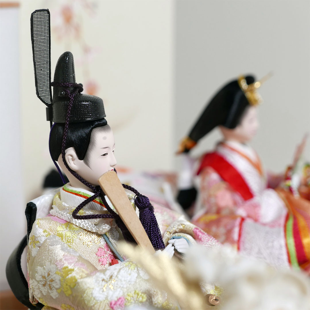 オレンジと黄色の桜柄衣装の雛人形月に桜段違い屏風収納飾り