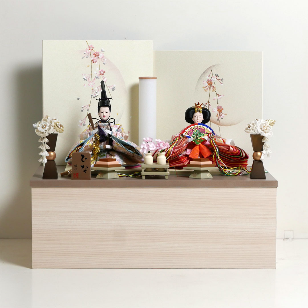 薄ピンクと白のキラキラ衣装雛人形月に桜段違い屏風収納飾り