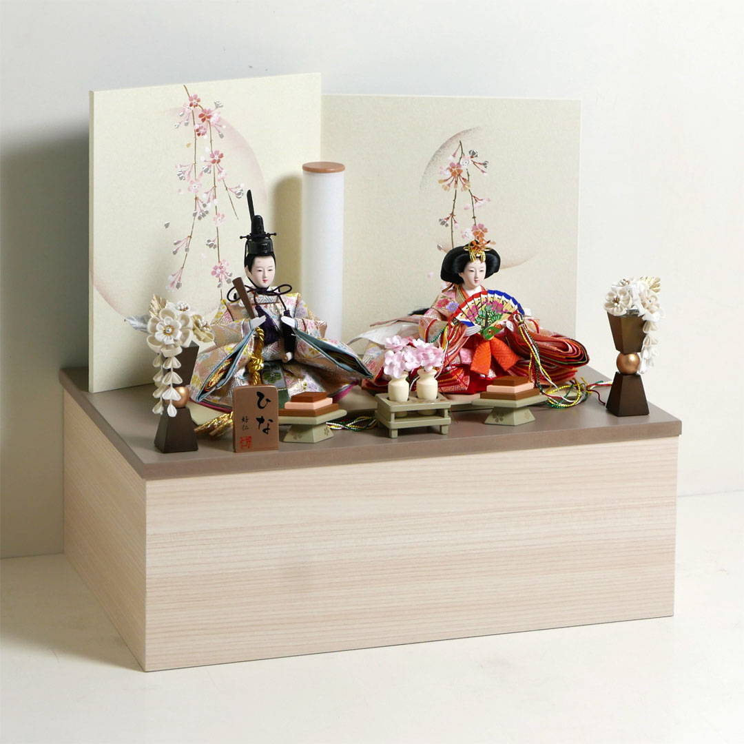 薄ピンクと白のキラキラ衣装雛人形月に桜段違い屏風収納飾り