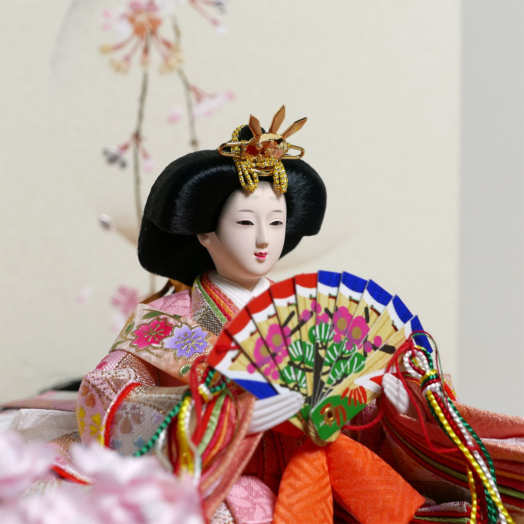 薄ピンクと白のキラキラ衣装雛人形月に桜段違い屏風収納飾り