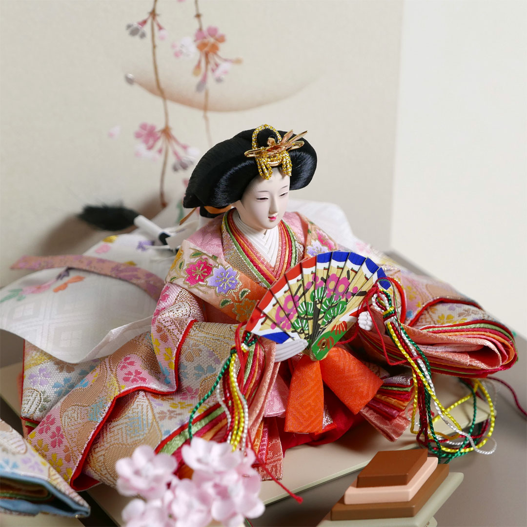 薄ピンクと白のキラキラ衣装雛人形月に桜段違い屏風収納飾り