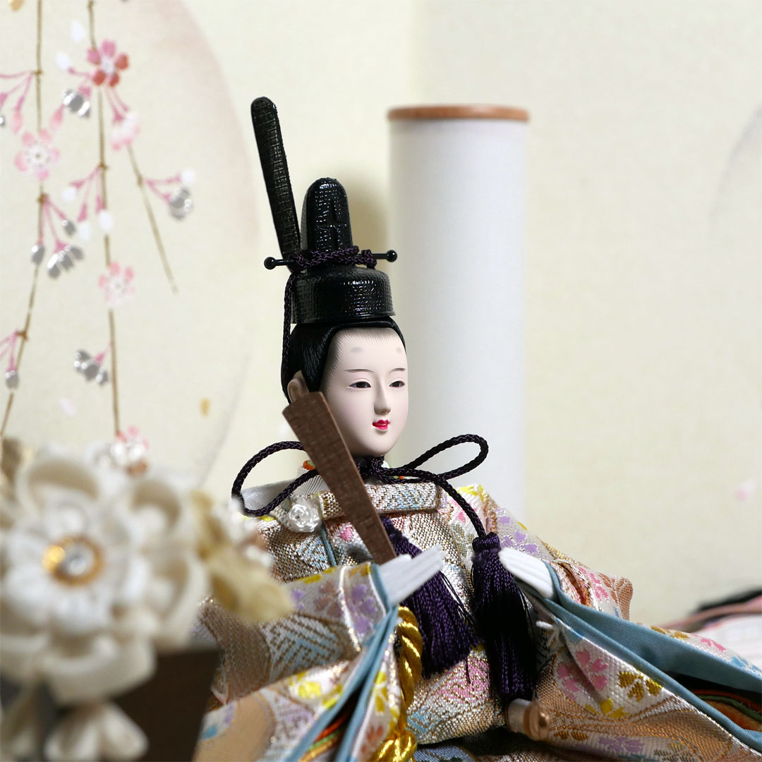 薄ピンクと白のキラキラ衣装雛人形月に桜段違い屏風収納飾り