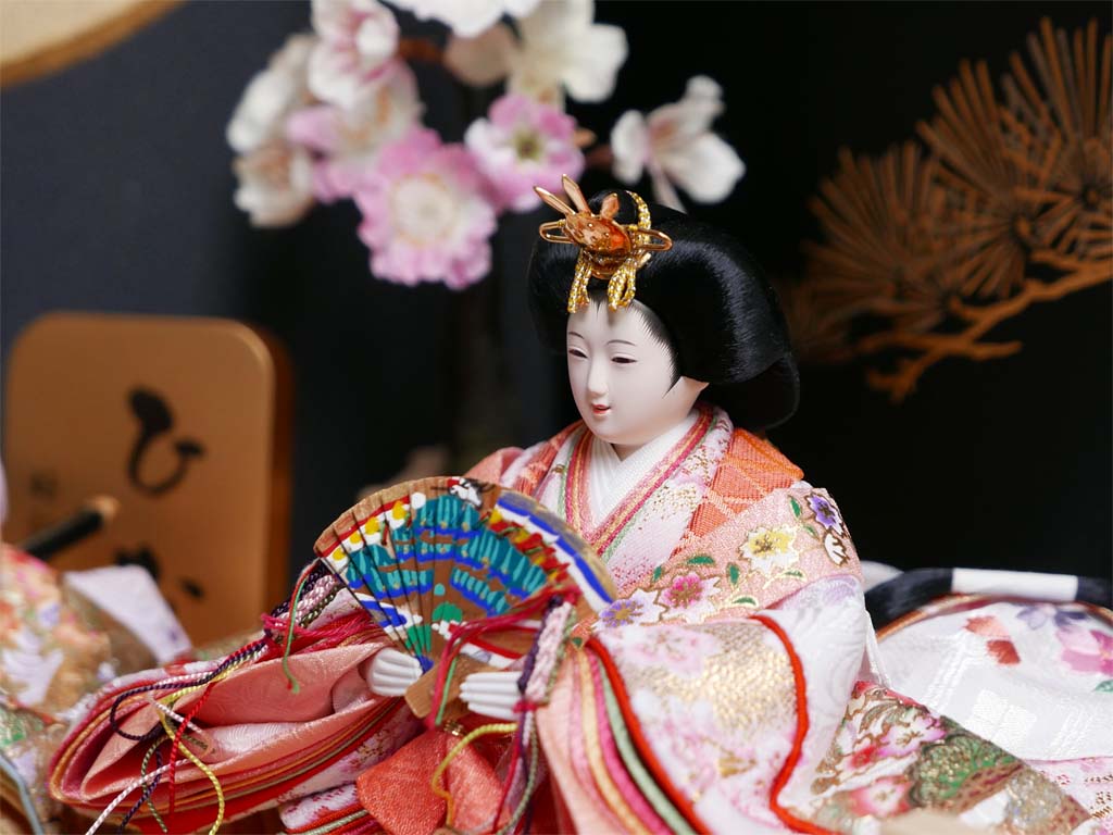 金彩桜松雛人形黒地に月と松収納飾り