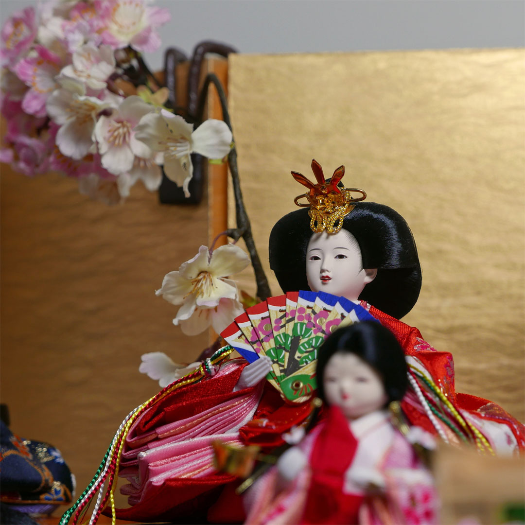 オレンジ桜花柄衣装の雛人形船盛おせち絹張金屏風収納五人飾り