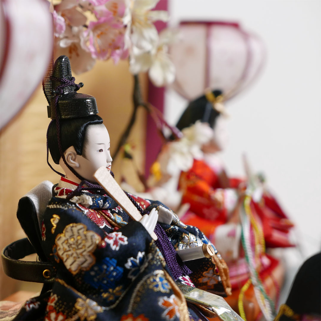 オレンジ桜花柄衣装の雛人形船盛おせち絹張金屏風収納五人飾り