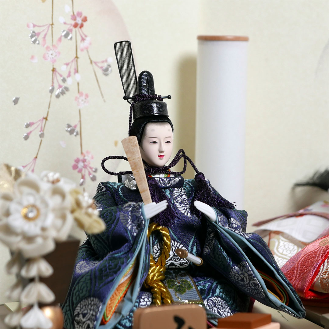 ピンクと青の有職文様衣装の雛人形月に桜段違い屏風収納飾り