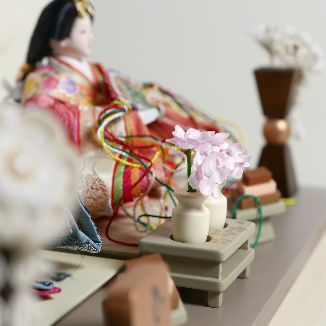 ピンクと青の有職文様衣装の雛人形月に桜段違い屏風収納飾り