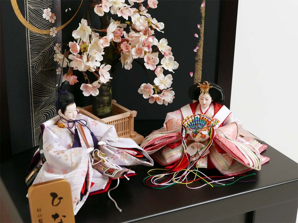 淡くてきれいな色合いの雛人形月桜親王収納飾り