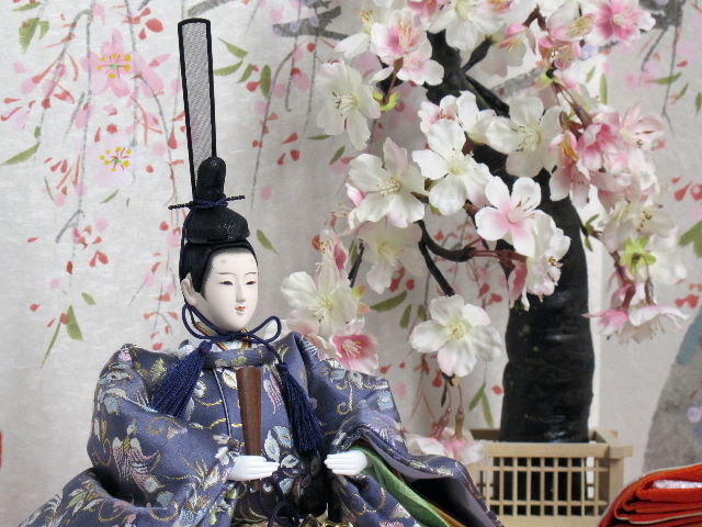 鳳凰柄金襴衣装の雛人形桐収納桜飾り