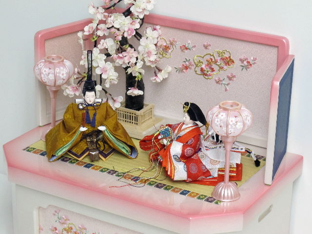 高貴な黄呂染衣装雛の雛人形ぼかしピンク収納桜飾り