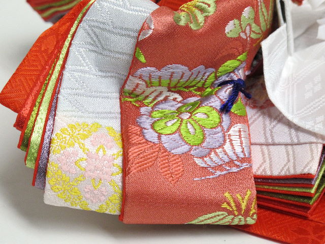 縁起の良い松竹梅衣装雛の雛人形ぼかしピンク収納桜飾り