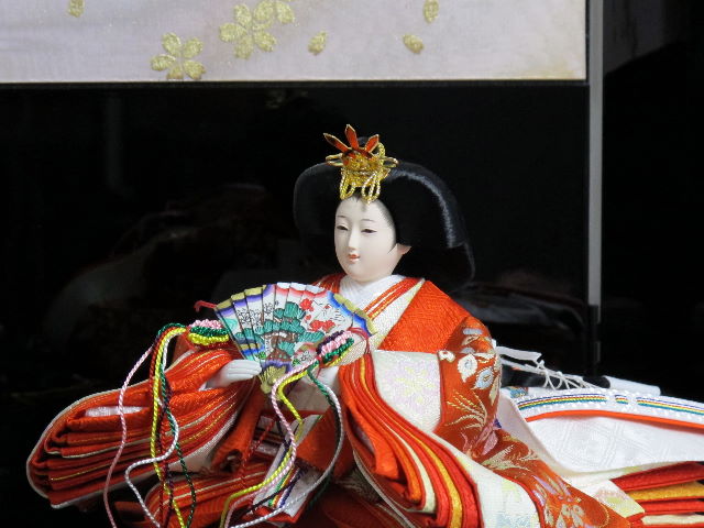 鳳凰柄金襴衣装の雛人形金桜黒塗箱収納飾り