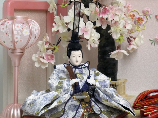 明るい白地桜柄の雛人形ぼかしピンク収納桜飾り