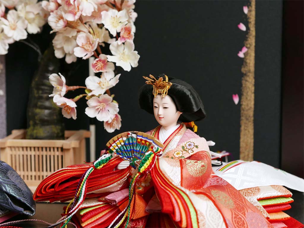 ピンクと青の有職文様衣装の雛人形月桜親王収納飾り