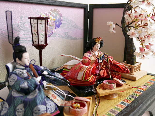 ピンクと青の有職文様衣装の雛人形雪輪刺繍桜収納飾り