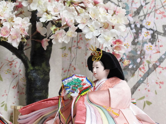 桜の刺繍がかわいいピンクの雛人形創作桜収納飾り