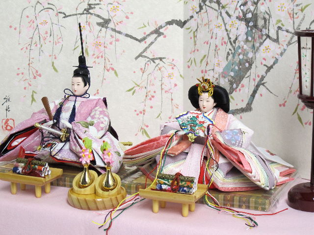 この美しさをご覧あれ！淡いピンクの雛人形桜屏風親王飾りが安い 雛人形収納飾り～広島市の人形問屋十二段屋
