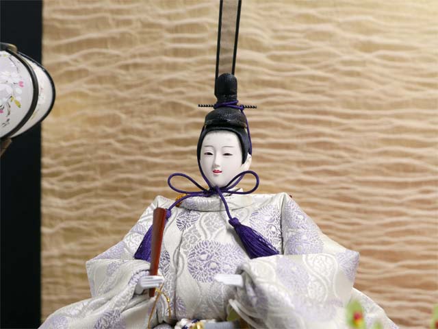 現代的な色づかいで古典文様を表現した衣装の雛人形絹金包み屏風巻物親王飾り