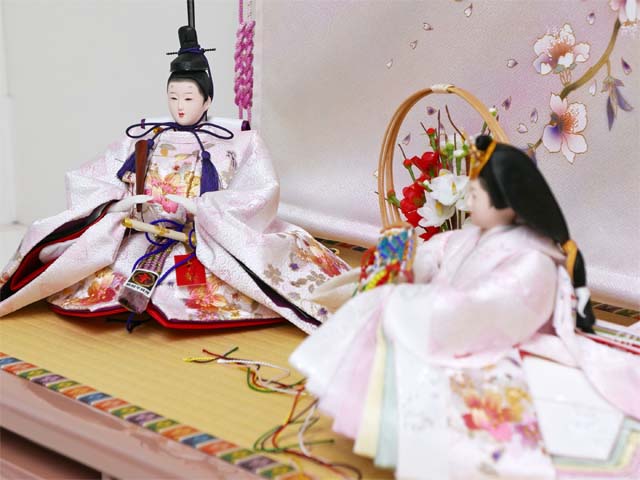 淡い薄ピンクの雛人形金彩桜ぼかし几帳親王飾り