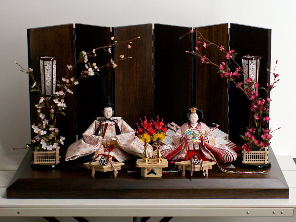 桜模様の華やかで優しい雰囲気の雛人形親王飾り