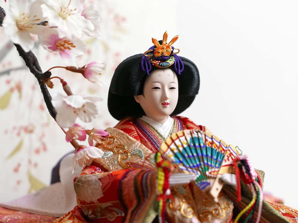 華やかな鳳凰の刺繍が特徴の雛人形手描き桜屏風大桜親王飾り
