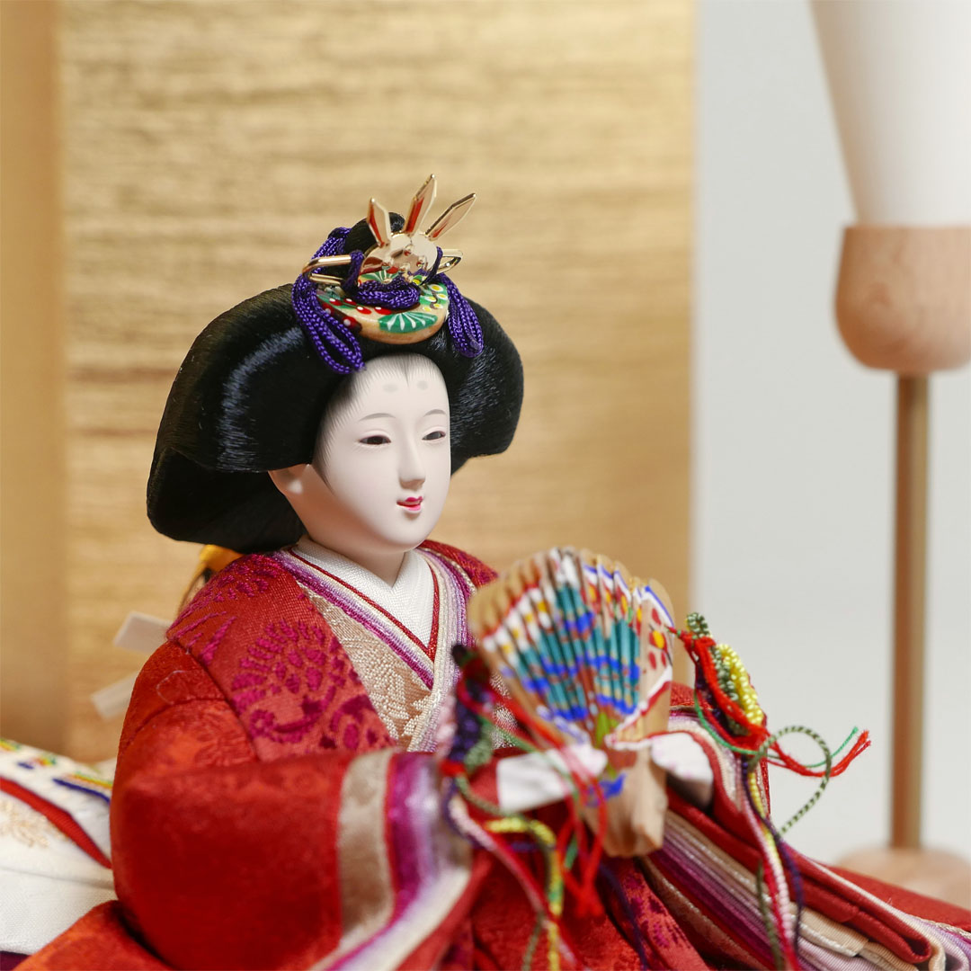 望月龍翠作 朱色と黄土色衣装の雛人形栓金屏風親王飾り