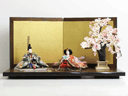 華やかな鳳凰の刺繍が特徴の雛人形の京洛桜創作飾り