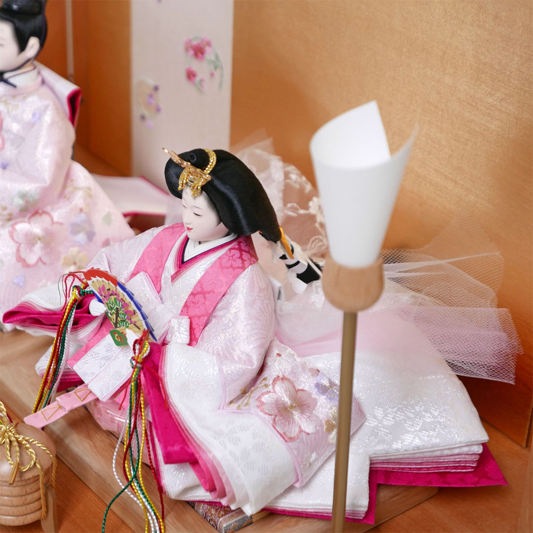桜刺繍の淡いピンク衣装雛人形木目金刺繍屏風親王飾り