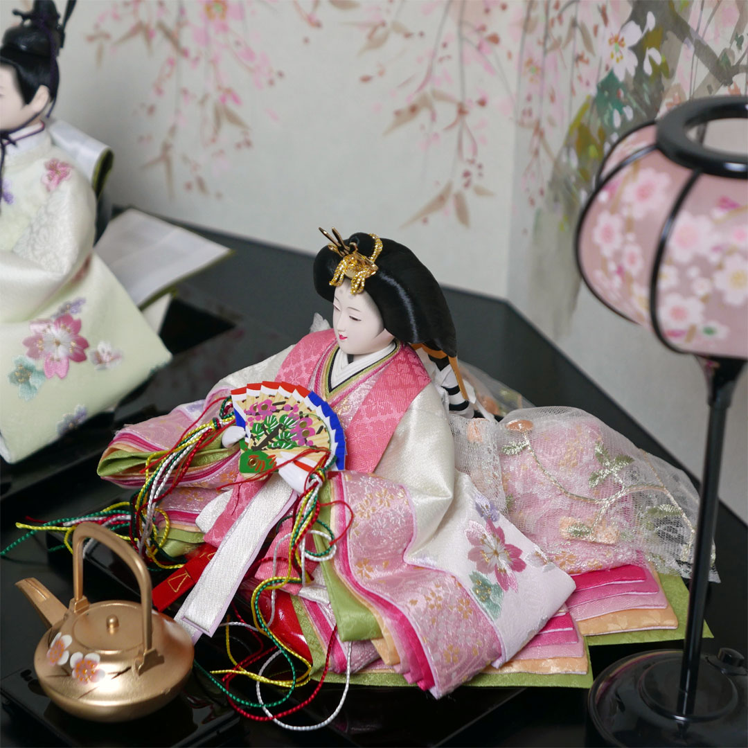 淡いライトピンクの綺麗な色合い雛人形手描き桜屏風親王飾り