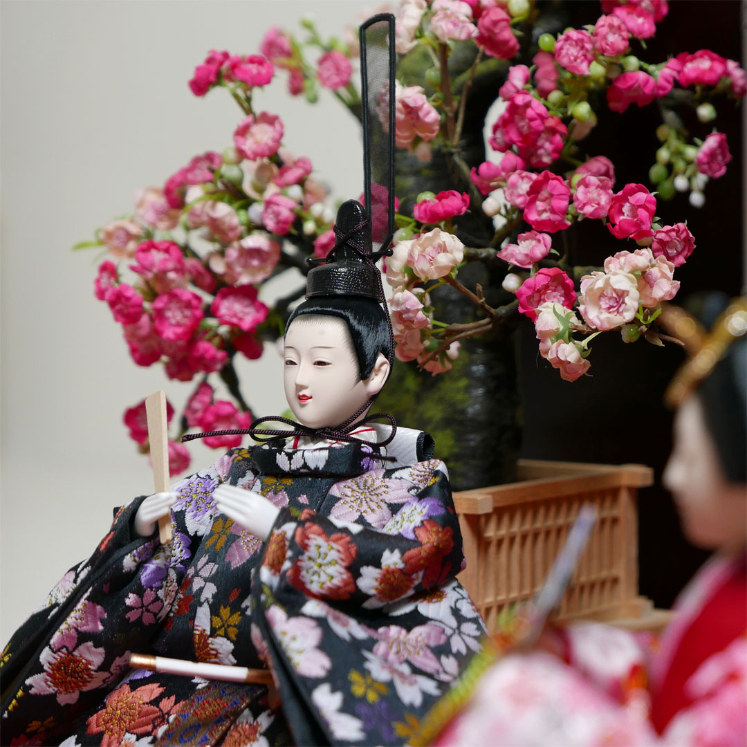 お顔がかわいい親王の雛人形茶塗り屏風桃の木親王飾り