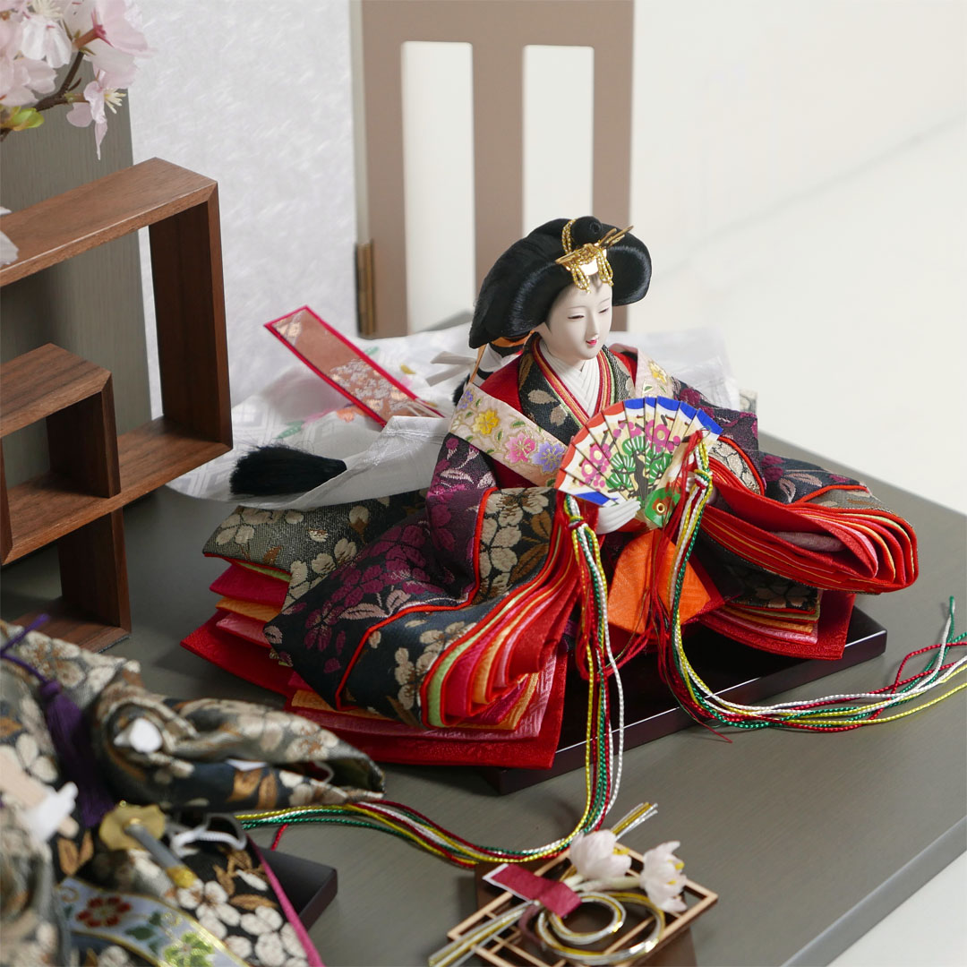 桜模様でエンジと黒の渋い雛人形フレーム桜グレー親王飾り