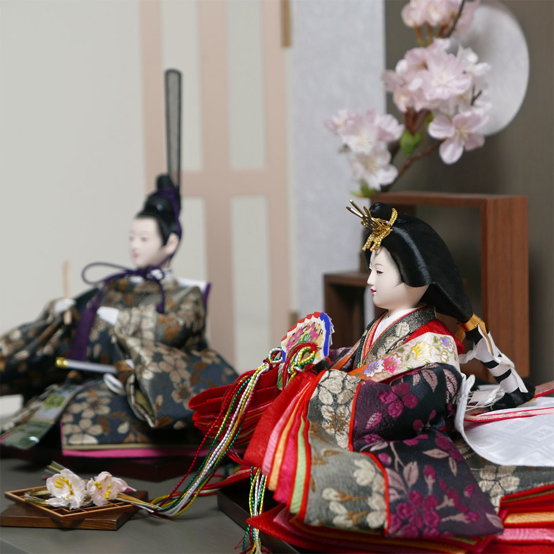 桜模様でエンジと黒の渋い雛人形フレーム桜グレー親王飾り