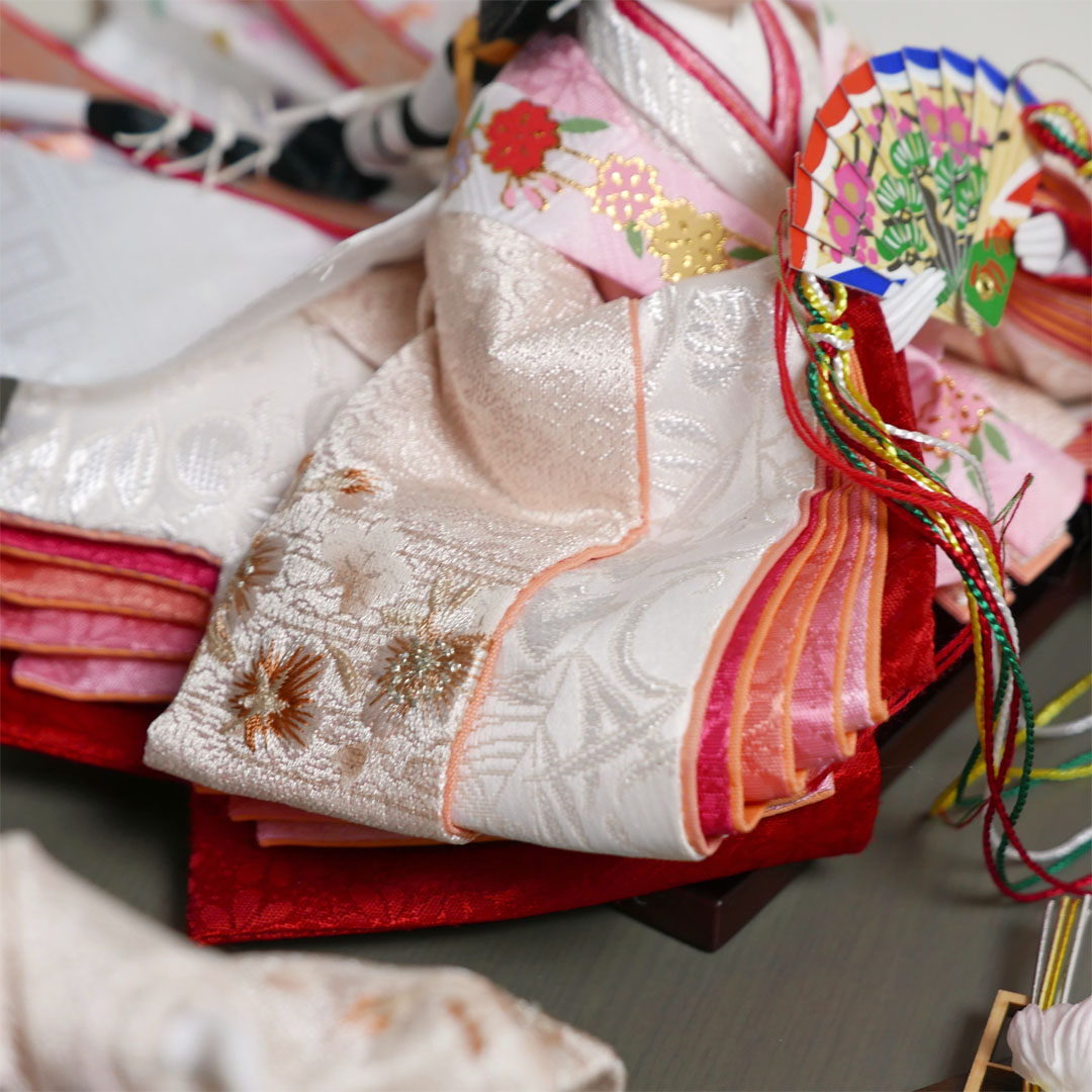 モカ色の桜刺繍衣装雛人形フレーム桜グレー親王飾り